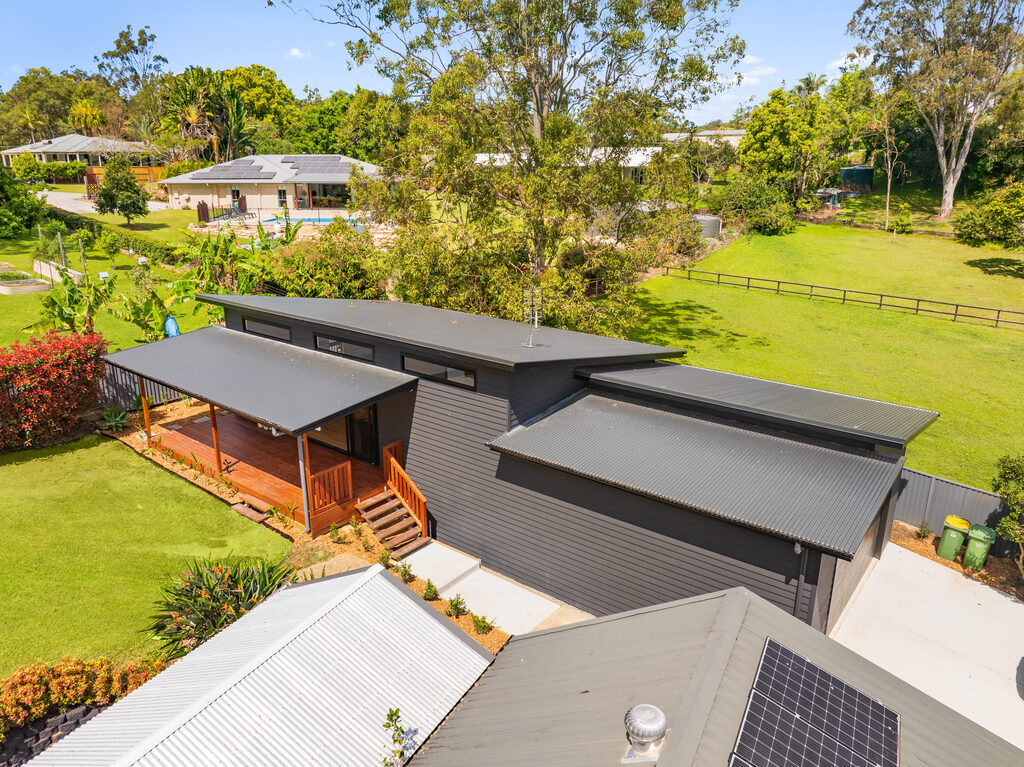 Tallai Modern Entertainer — Tallai
