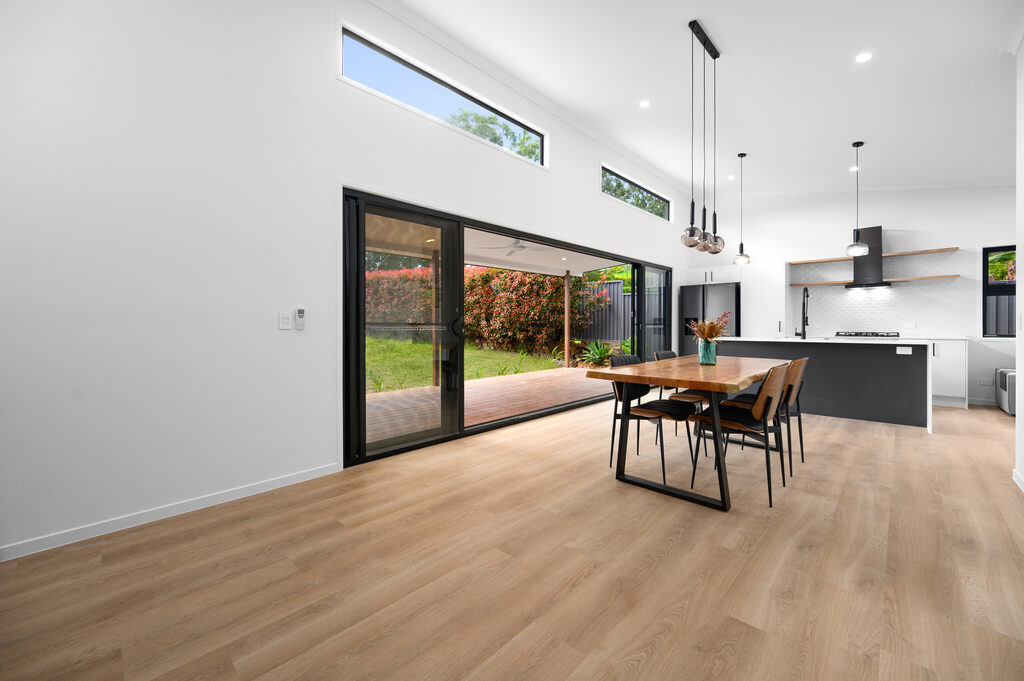 Tallai Modern Entertainer — Tallai