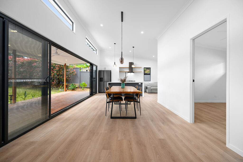 Tallai Modern Entertainer — Tallai