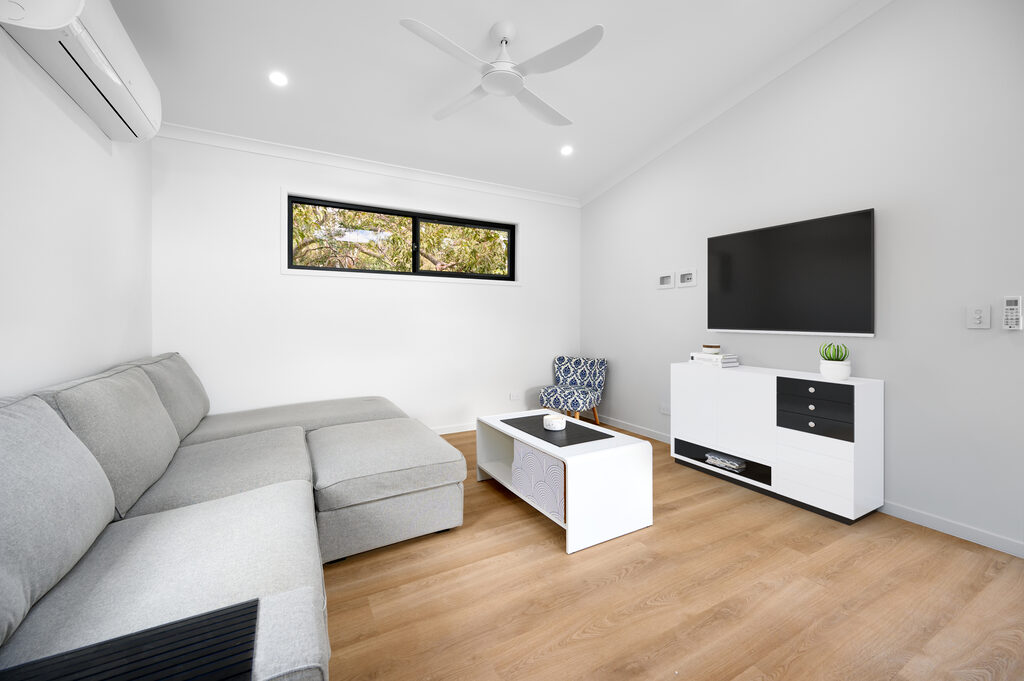 Tallai Modern Entertainer — Tallai