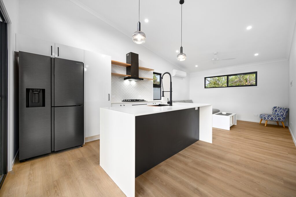 Tallai Modern Entertainer — Tallai