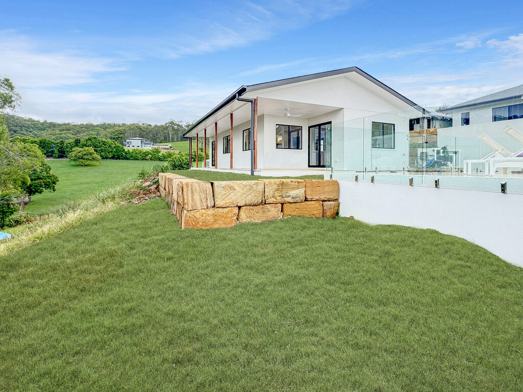 Willowvale Luxury Acreage Dwelling — Willowvale